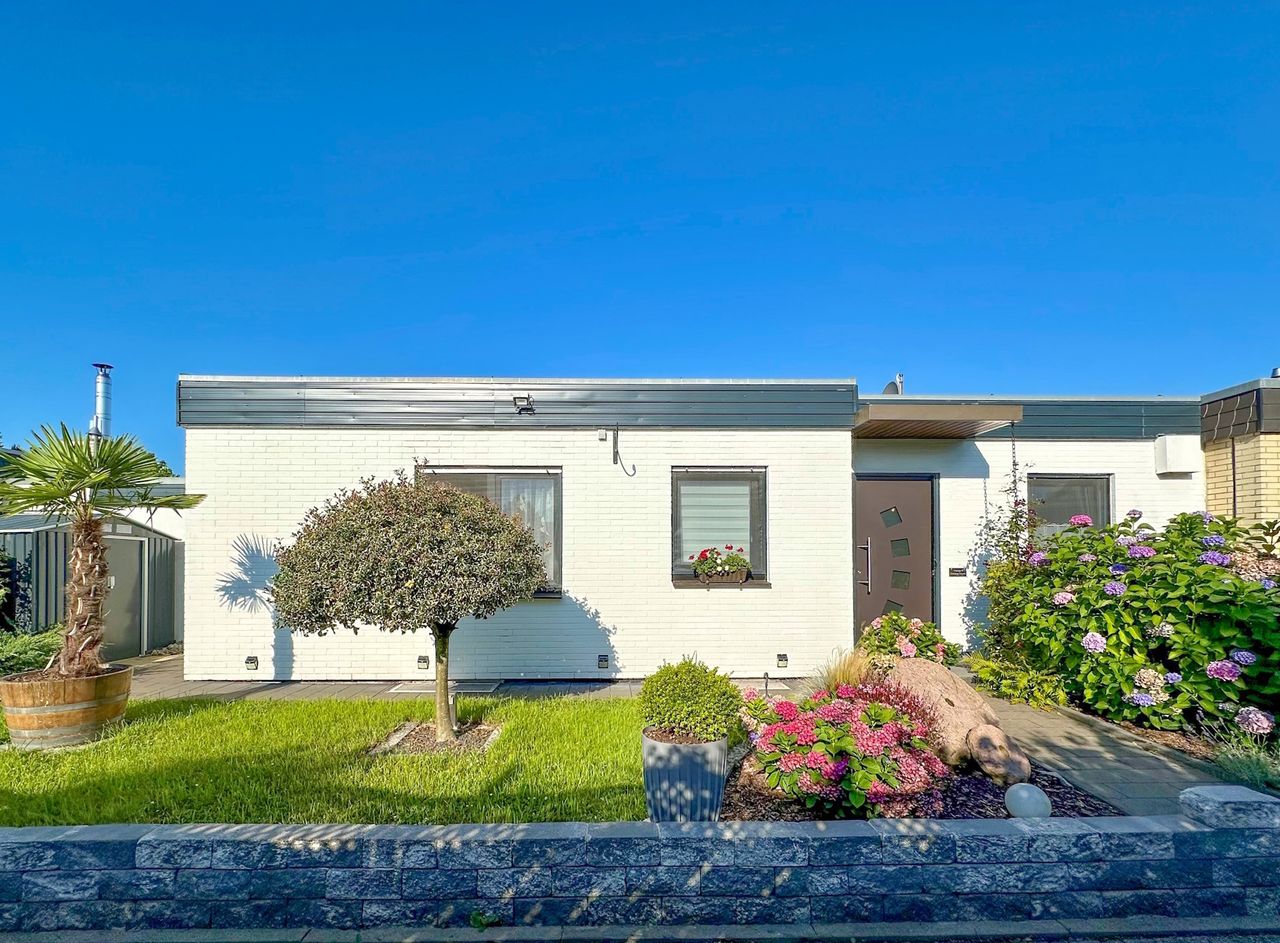 WOHNEN AUF EINER EBENE – Bungalow mit Wintergarten, Garage und Carport in ruhiger Wohnlage