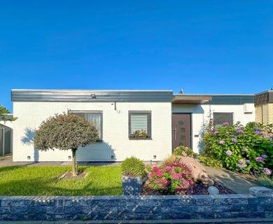 WOHNEN AUF EINER EBENE – Bungalow mit Wintergarten, Garage und Carport in ruhiger Wohnlage